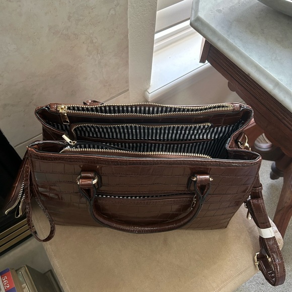 NWT PARK AVE COLLECTION VEGAN SATCHEL HANDBAG & WRISTLET - Picture 8 of 14